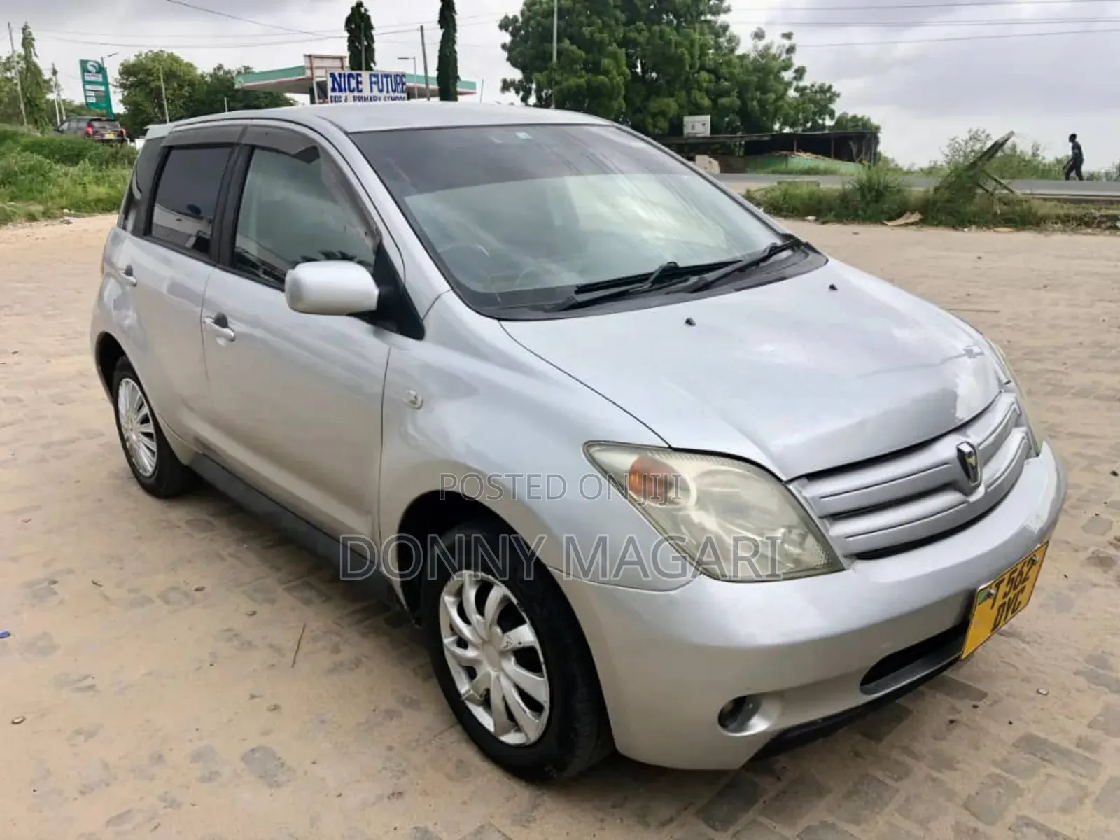 Toyota IST 2005 Silver