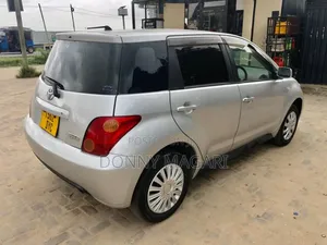 Toyota IST 2005 Silver