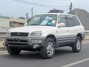 Toyota RAV4 Base 4x4 1996 White
