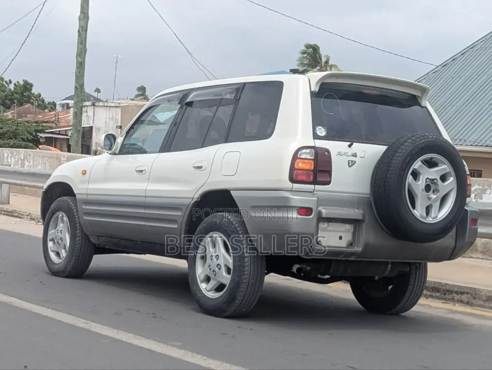Toyota RAV4 Base 4x4 1996 White