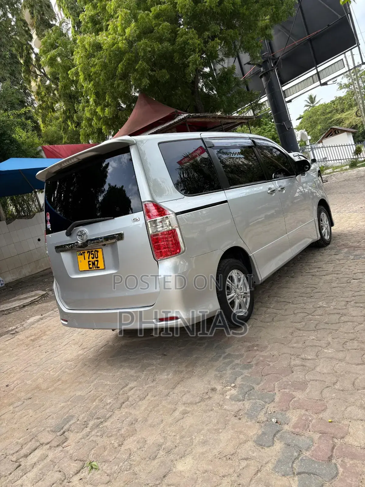 Toyota Noah 2008 Silver
