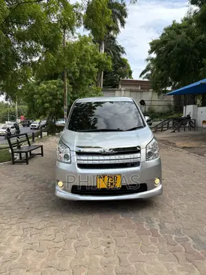Toyota Noah 2008 Silver