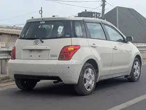 Toyota IST 2004