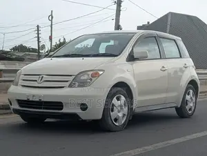 Toyota IST 2004