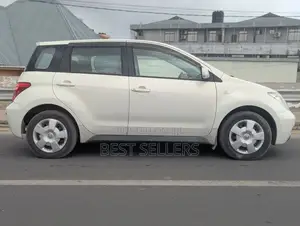 Toyota IST 2004