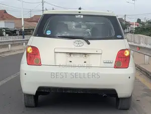 Toyota IST 2004