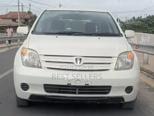 Toyota IST 2004