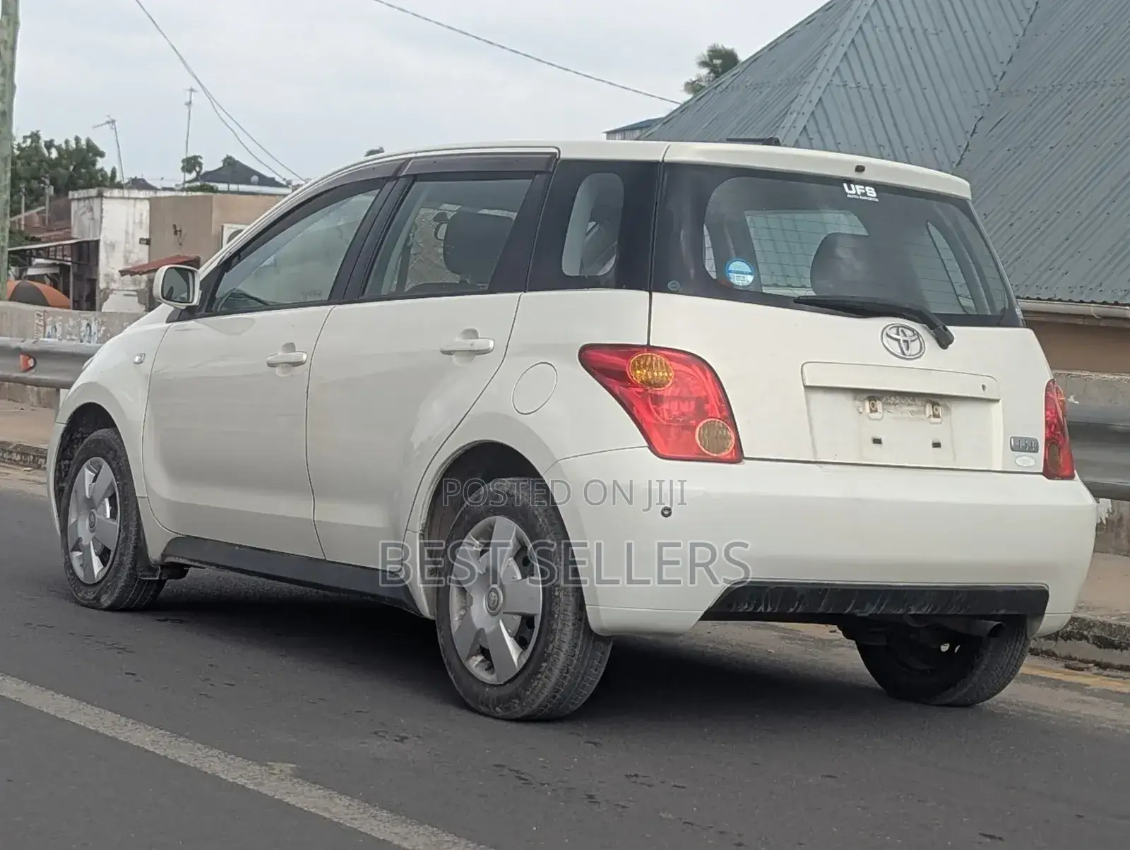 Toyota IST 2004
