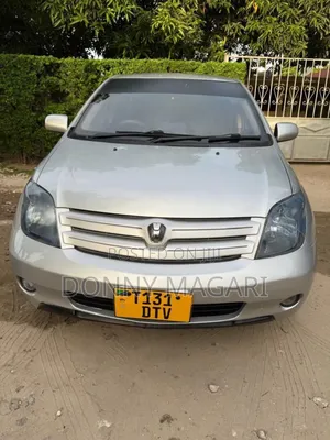 Toyota IST 2005 Silver