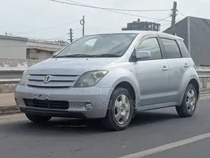 Toyota IST 2004 Silver