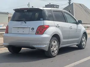 Toyota IST 2004 Silver