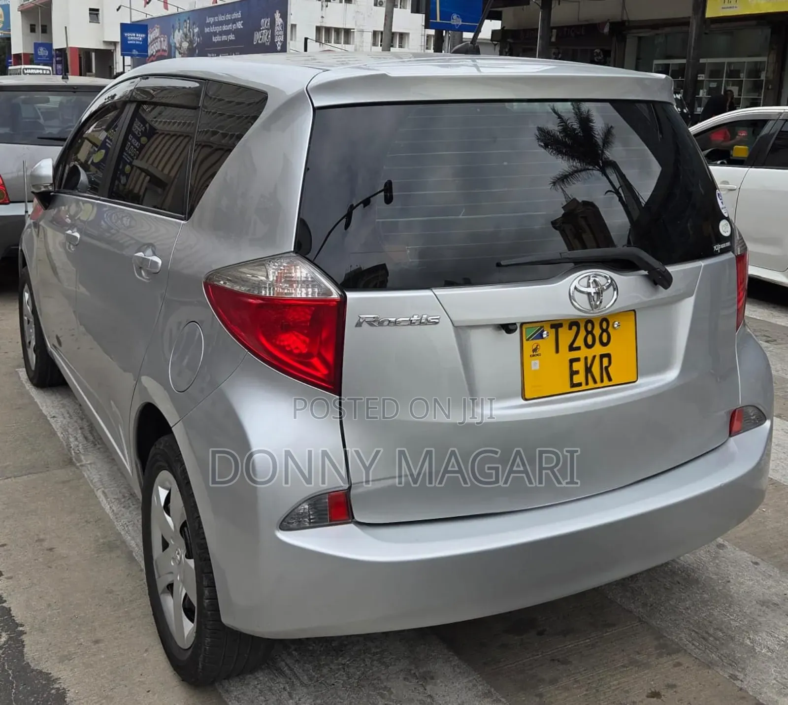 Toyota Ractis 1.3 FWD 2012 Silver