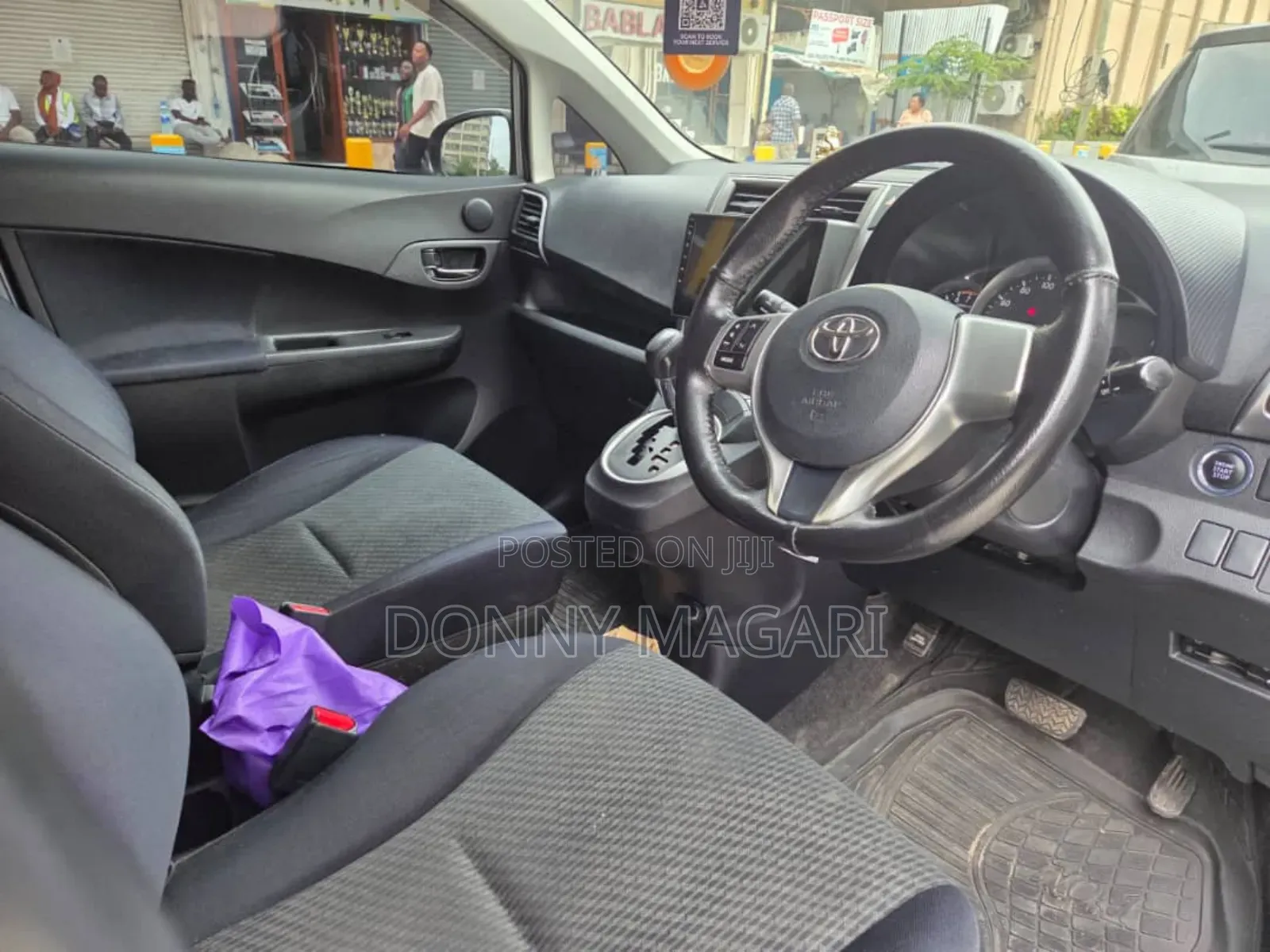 Toyota Ractis 1.3 FWD 2012 Silver
