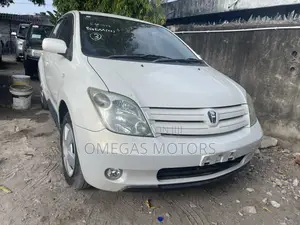 Toyota IST 2004 White