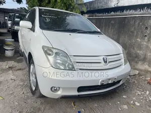 Toyota IST 2004 White
