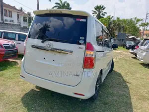 Toyota Noah 2.0 143hp AWD (8 Seater) 2008 White