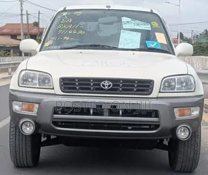 Toyota RAV4 1996 White