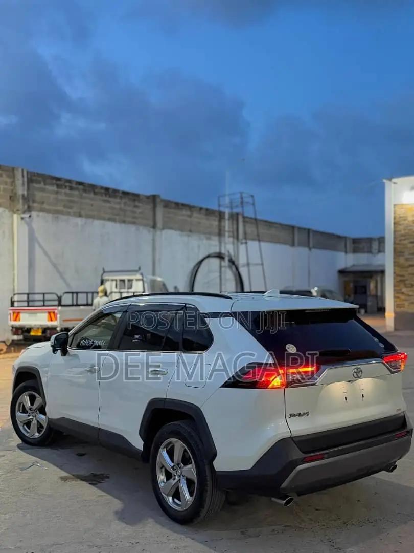 Toyota RAV4 2020 White