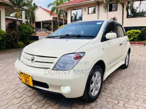 Toyota IST 2005 White