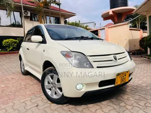 Toyota IST 2005 White