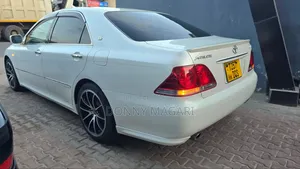 Toyota Crown 2006 White