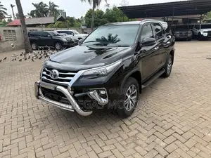 Toyota Fortuner 2018 Black