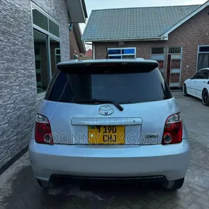 Toyota IST 2004 Silver