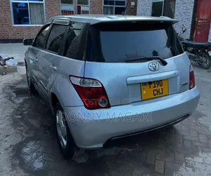 Toyota IST 2004 Silver