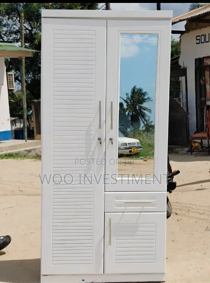 Makabati Ya Nguo Classic Sana Na Quality Sana Yenye Uimara Na Mbao