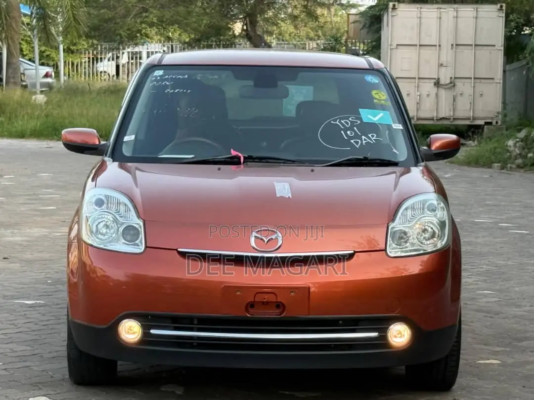 Mazda Verisa 2009 Orange