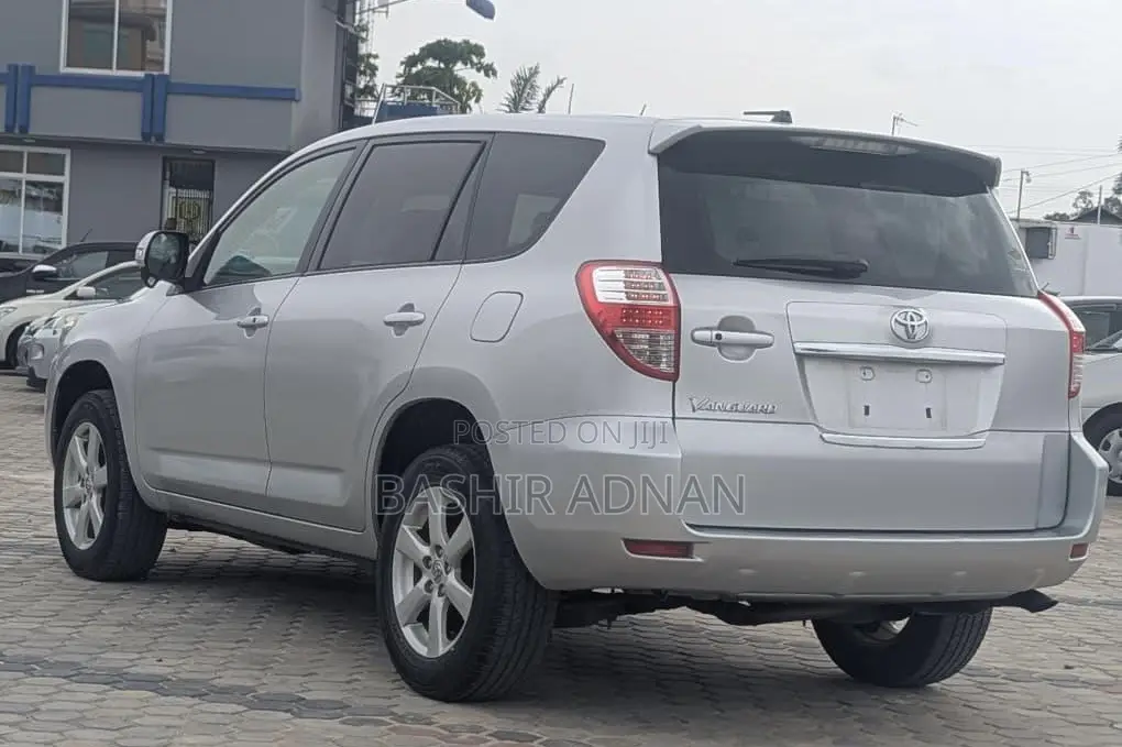 Toyota Vanguard 2007 Silver