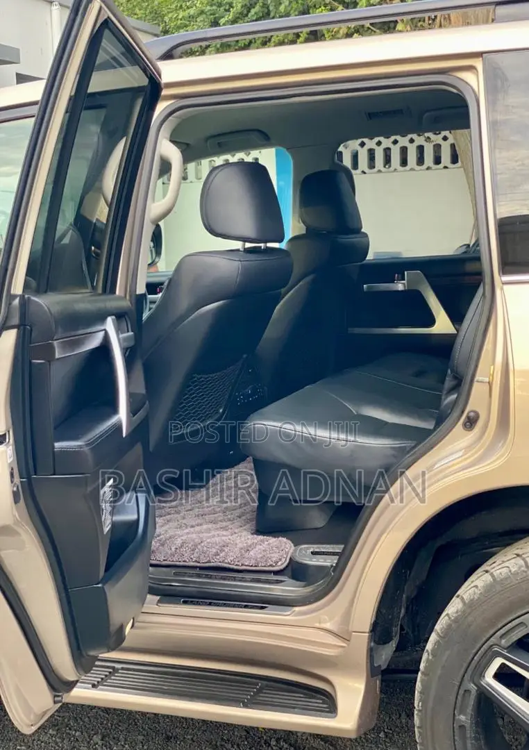 Toyota Land Cruiser 4.6 V8 AX G Selection 2018 Gold