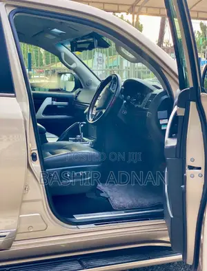 Toyota Land Cruiser 4.6 V8 AX G Selection 2018 Gold
