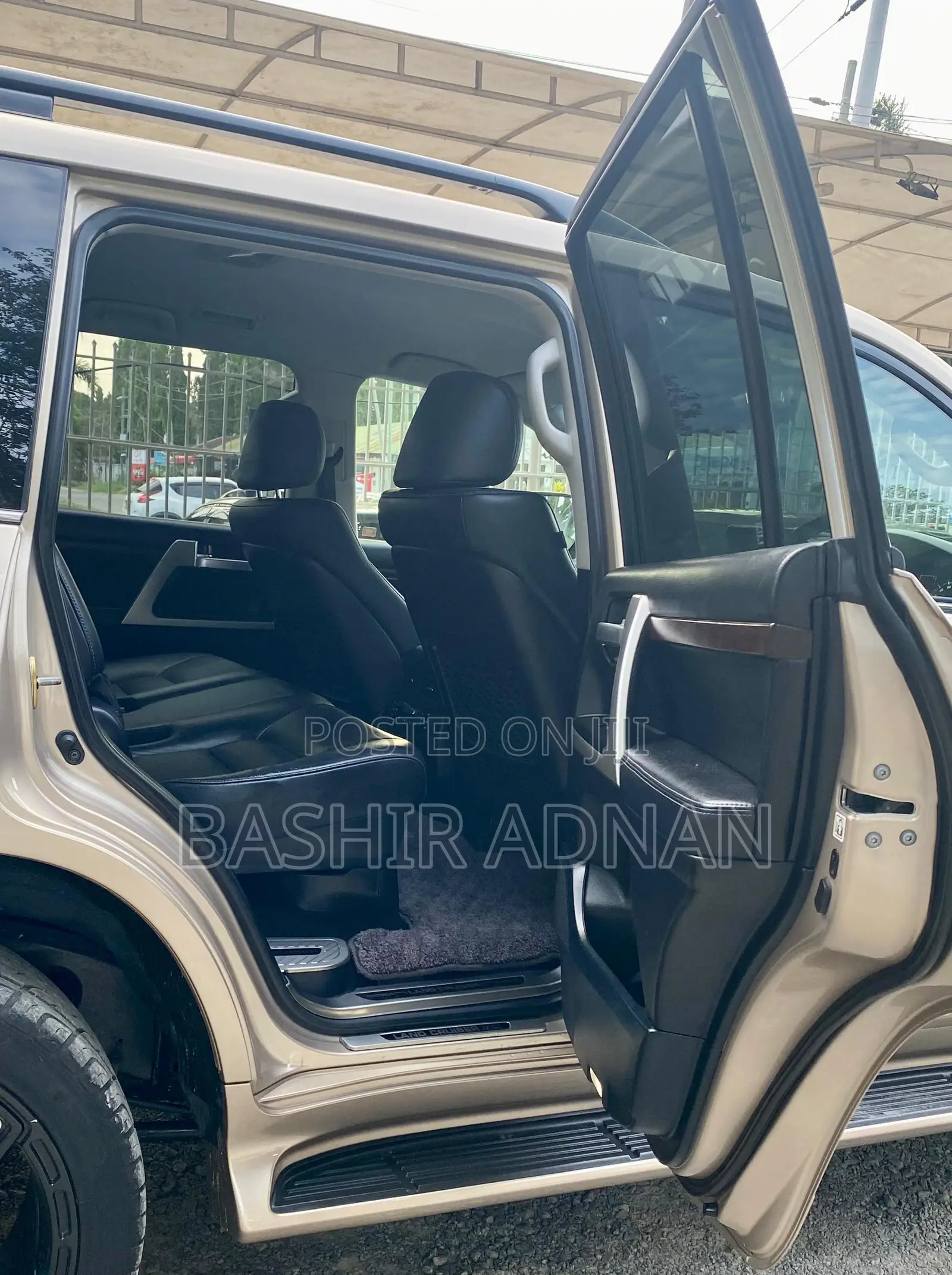 Toyota Land Cruiser 4.6 V8 AX G Selection 2018 Gold