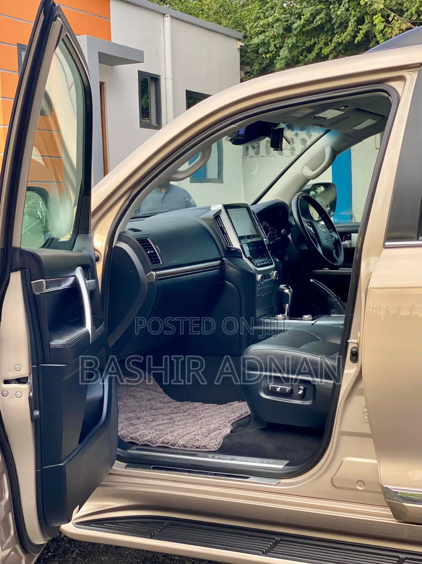 Toyota Land Cruiser 4.6 V8 AX G Selection 2018 Gold