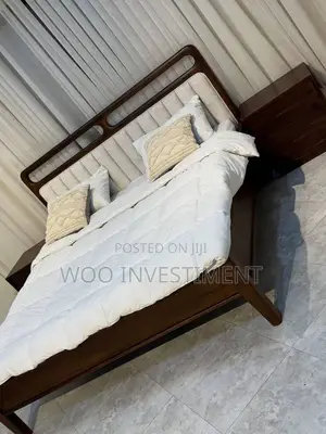 Vitanda Vipya Vya Mbao Classic Sana Vinapatikana Size 5/6 Na 6/6