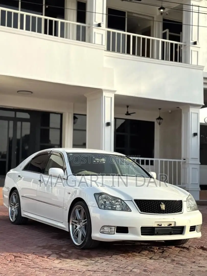 Toyota Crown Royale 2005 White