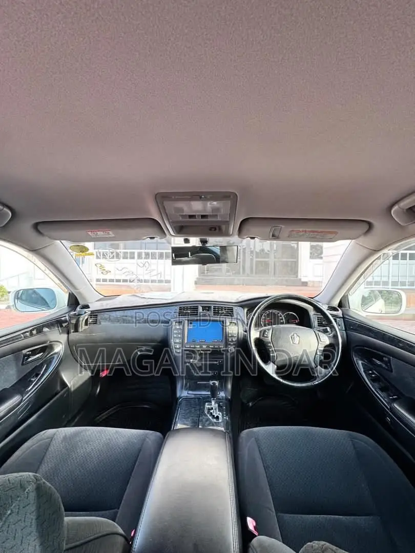 Toyota Crown Royale 2005 White