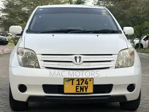Toyota IST 2004 White