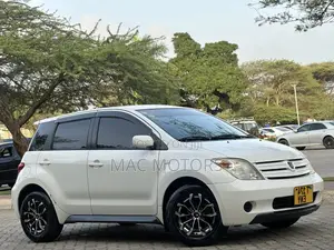 Toyota IST 2004 White