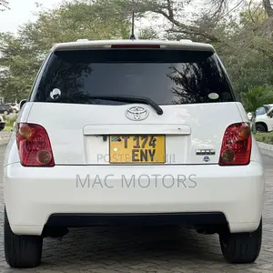 Toyota IST 2004 White
