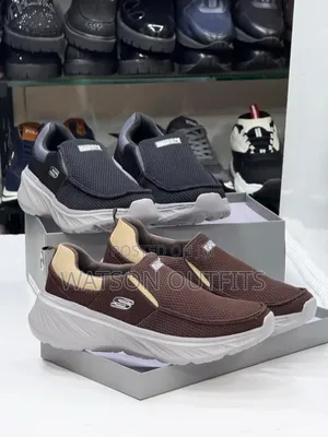 Sketchers Sneakers or Raba Za Sketchers Very Royal