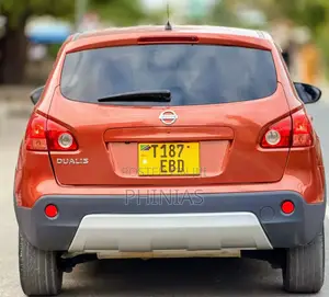 Nissan Dualis 2010 Maroon