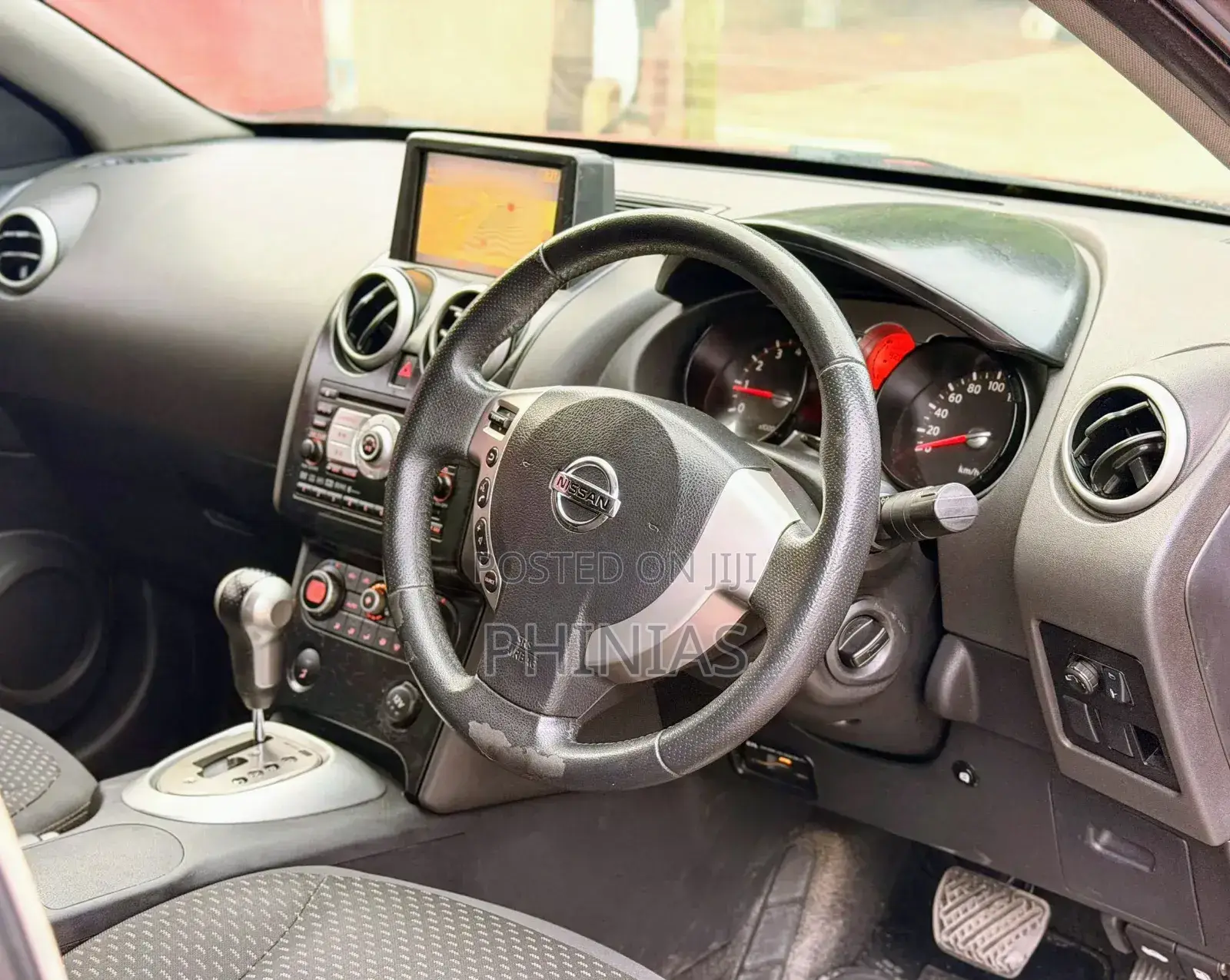 Nissan Dualis 2010 Maroon