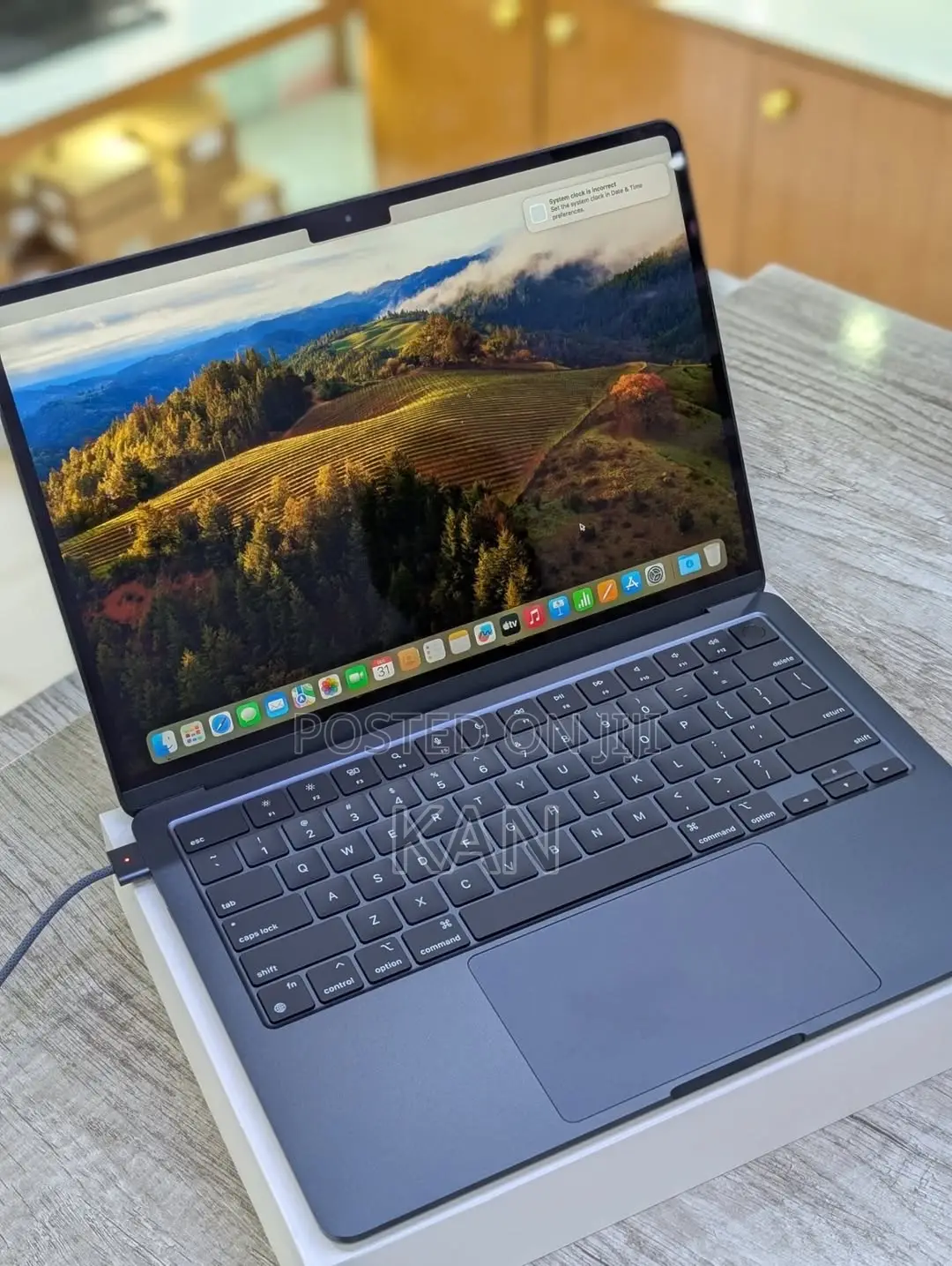 New Laptop Apple MacBook Air 2024 M3 13-Inch 8GB Apple M3 SSD 512GB