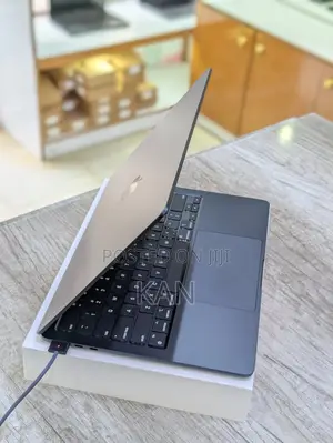 New Laptop Apple MacBook Air 2024 M3 13-Inch 8GB Apple M3 SSD 512GB
