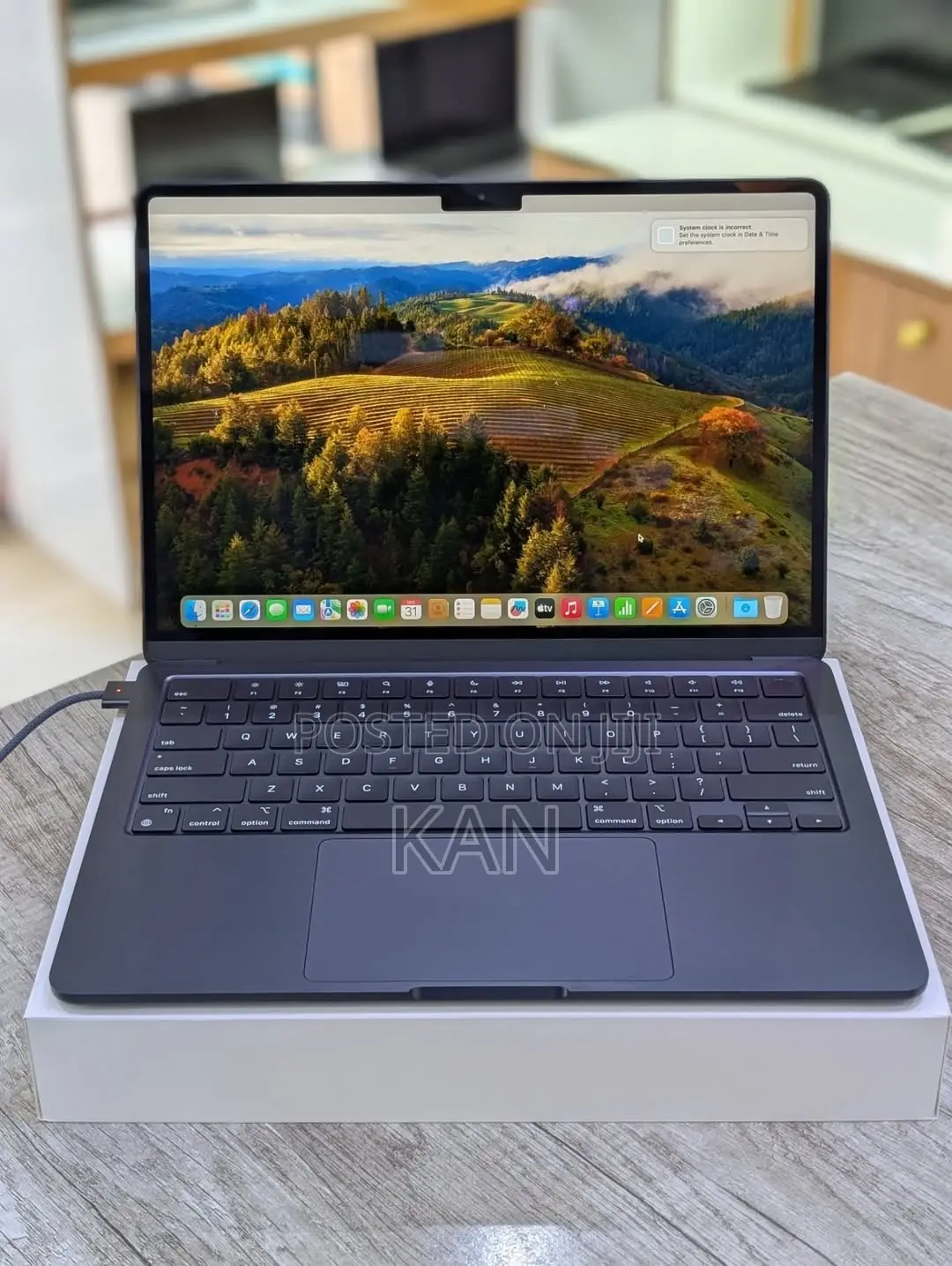 New Laptop Apple MacBook Air 2024 M3 13-Inch 8GB Apple M3 SSD 512GB