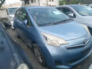 Toyota Ractis 2011 Blue