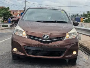 Toyota Vitz 1.3 AWD 5dr 2012 Maroon