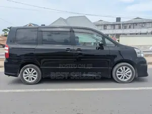 Toyota Noah 2.0 158hp AWD (7 Seater) 2012 Black